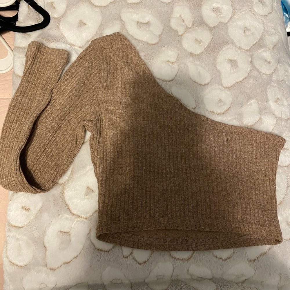 one shoulder crop top